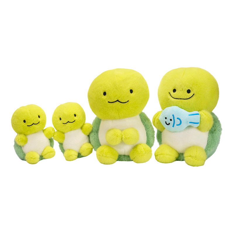 Et sett med store, mellomstore og små skilpadde plysjleker